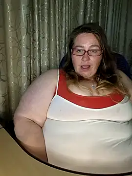 Snapshot of Iceprincess2bad4u chatting on February 13, 6:05 pm Iceprincess2bad4u online show from February 13, 6:05 pm