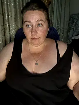 Snapshot of Iceprincess2bad4u chatting on February 17, 6:04 pm Iceprincess2bad4u online show from February 17, 6:04 pm