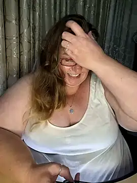 Snapshot of Iceprincess2bad4u chatting on February 20, 6:35 pm Iceprincess2bad4u online show from February 20, 6:35 pm