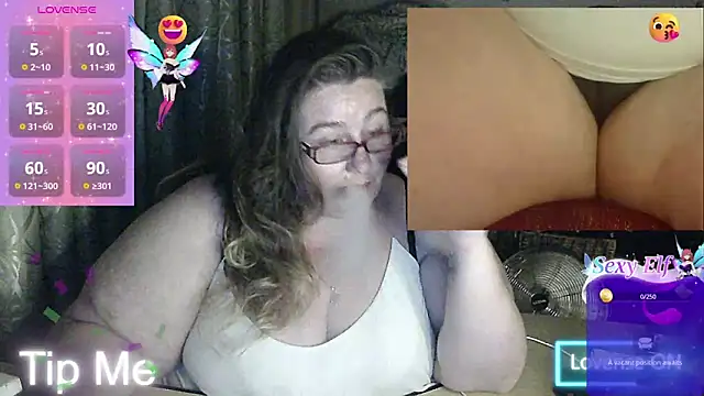 Snapshot of Iceprincess2bad4u chatting on March 7, 6:22 pm Iceprincess2bad4u online show from March 7, 6:22 pm