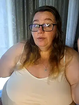 Snapshot of Iceprincess2bad4u chatting on March 22, 5:28 am Iceprincess2bad4u online show from March 22, 5:28 am
