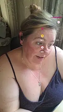 Snapshot of Iceprincess2bad4u chatting on September 14, 6:12 am Iceprincess2bad4u online show from September 14, 6:12 am