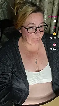 Snapshot of Iceprincess2bad4u chatting on September 15, 6:08 pm Iceprincess2bad4u online show from September 15, 6:08 pm
