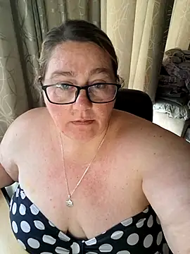 Snapshot of Iceprincess2bad4u chatting on September 24, 7:01 am Iceprincess2bad4u online show from September 24, 7:01 am
