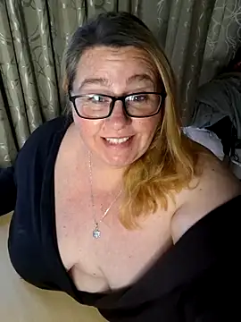 Snapshot of Iceprincess2bad4u chatting on October 1, 4:13 pm Iceprincess2bad4u online show from October 1, 4:13 pm