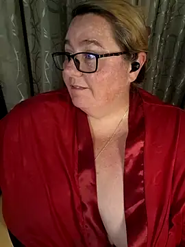 Snapshot of Iceprincess2bad4u chatting on April 23, 6:21 pm Iceprincess2bad4u online show from April 23, 6:21 pm