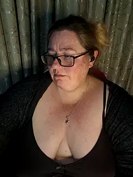 Snapshot of Iceprincess2bad4u chatting on April 27, 6:17 pm Iceprincess2bad4u online show from April 27, 6:17 pm