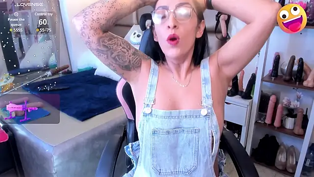 Snapshot of janette_rider chatting on March 11, 3:05 am janette rider online show from March 11, 3:05 am