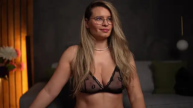 BrandyWhite online show from February 11, 5:23 am