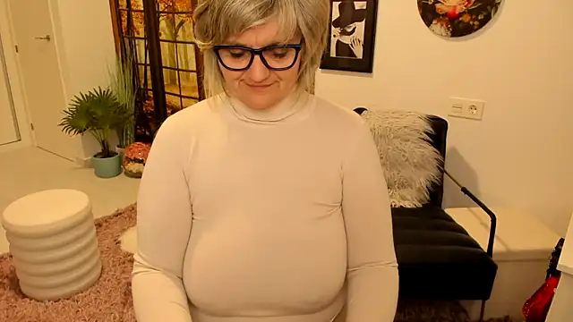 Milf-Ella online show from March 3, 6:44 pm