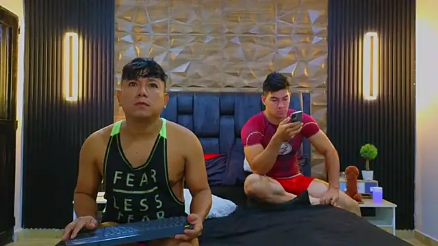 Snapshot of FelipeAndMarcello3 chatting on February 7, 2:37 pm FelipeAndMarcello3 online show from February 7, 2:37 pm