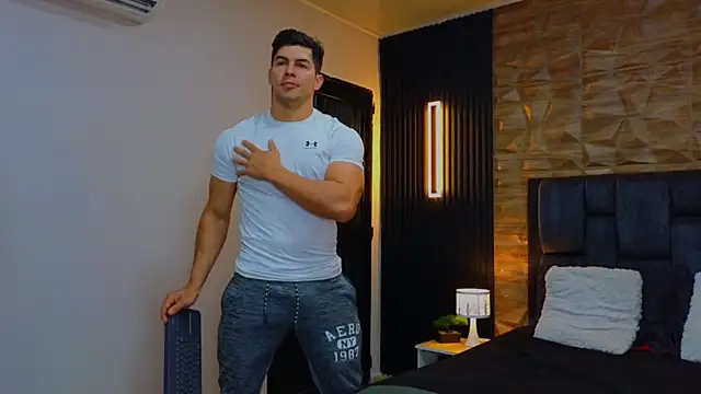 Snapshot of FelipeAndMarcello3 chatting on February 12, 11:09 pm FelipeAndMarcello3 online show from February 12, 11:09 pm