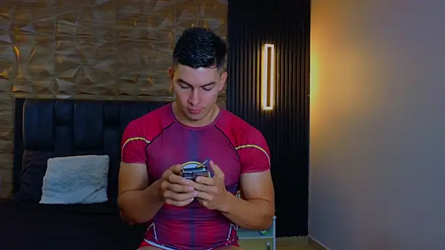 Snapshot of FelipeAndMarcello3 chatting on February 20, 11:10 pm FelipeAndMarcello3 online show from February 20, 11:10 pm