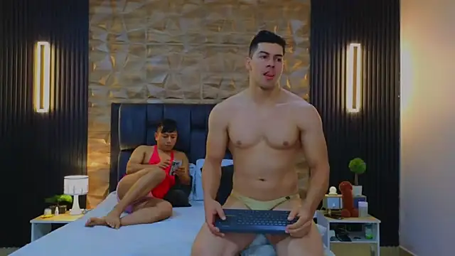 Snapshot of FelipeAndMarcello3 chatting on March 5, 2:12 pm FelipeAndMarcello3 online show from March 5, 2:12 pm