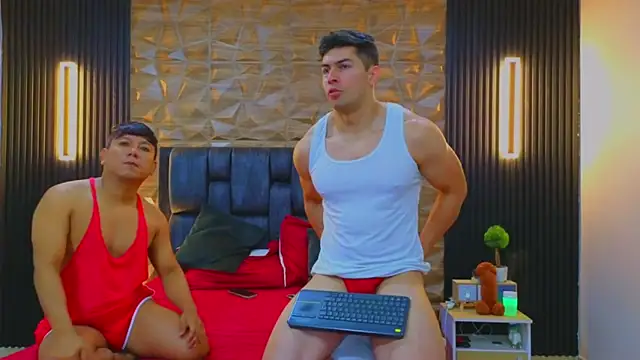 Snapshot of FelipeAndMarcello3 chatting on March 12, 2:56 pm FelipeAndMarcello3 online show from March 12, 2:56 pm