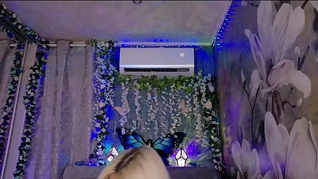 Snapshot of LexY- chatting on February 17, 8:58 pm LexY- online show from February 17, 8:58 pm