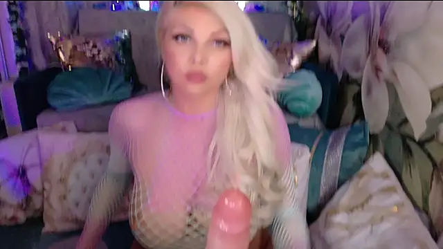 Snapshot of LexY- chatting on March 17, 8:51 pm LexY- online show from March 17, 8:51 pm
