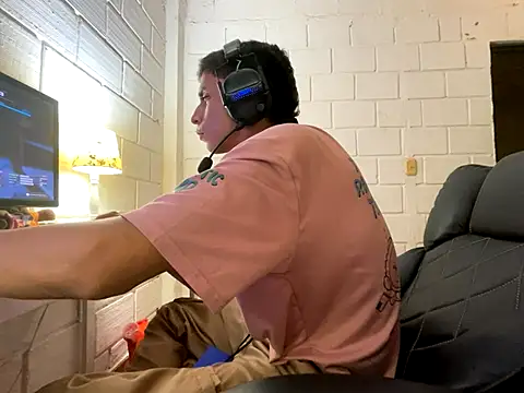 Max TheHorseDick online show from November 3, 12:46 am