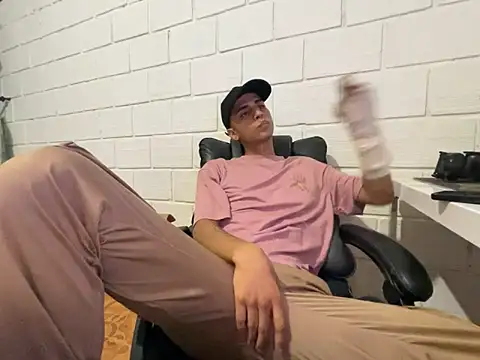 Max TheHorseDick online show from February 28, 4:35 am