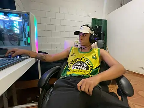 Max TheHorseDick online show from April 21, 2:51 am