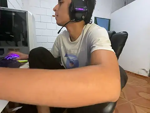 Max TheHorseDick online show from April 23, 3:19 am