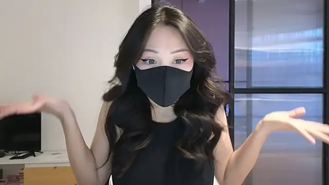 TammiLou online show from February 19, 4:44 am