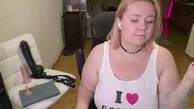 MargotGrey online show from April 6, 8:15 am