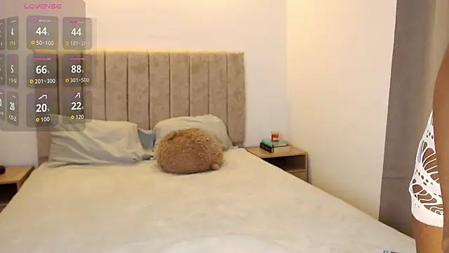 Maya Lewis online show from October 20, 9:37 pm