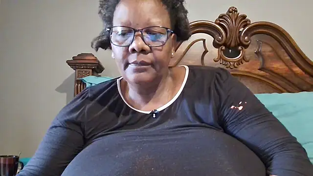 SEXYBOOBSNASS online show from March 12, 5:46 am