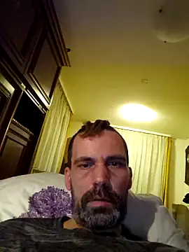 Snapshot of madmac80fun chatting on March 23, 3:32 am madmac80fun online show from March 23, 3:32 am