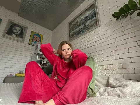 Snapshot of Angel_girllovemy chatting on February 4, 8:02 am Angel girllovemy online show from February 4, 8:02 am