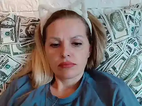 Snapshot of Angel_girllovemy chatting on September 20, 7:53 am Angel girllovemy online show from September 20, 7:53 am