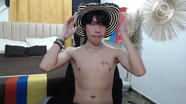 Snapshot of Elio-cam chatting on June 16, 6:49 am Elio-cam online show from June 16, 6:49 am