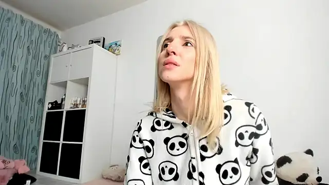 KenzieDawton online show from October 24, 3:36 am