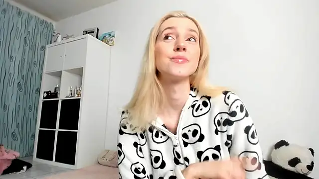 KenzieDawton online show from November 12, 4:24 am