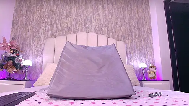 raven lilith  online show from December 17, 3:12 am