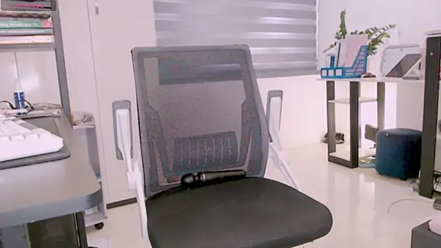 Snapshot of Shyn__ chatting on November 2, 2:47 am Shyn online show from November 2, 2:47 am