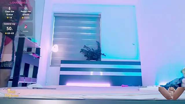 Snapshot of Shyn__ chatting on November 15, 1:36 am Shyn online show from November 15, 1:36 am