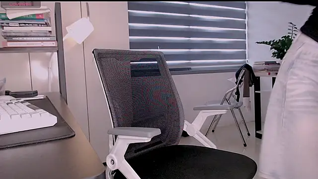 Shyn   online show from February 25, 3:49 am