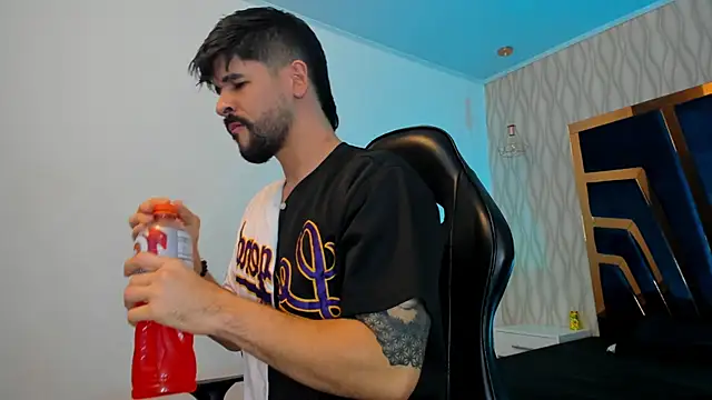 Snapshot of Petesevans chatting on November 8, 11:14 pm Petesevans online show from November 8, 11:14 pm