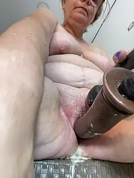 slutgold online show from February 12, 2:10 pm