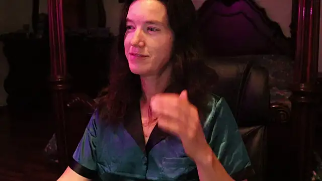 Snapshot of thornburyrose chatting on October 31, 1:50 am thornburyrose online show from October 31, 1:50 am