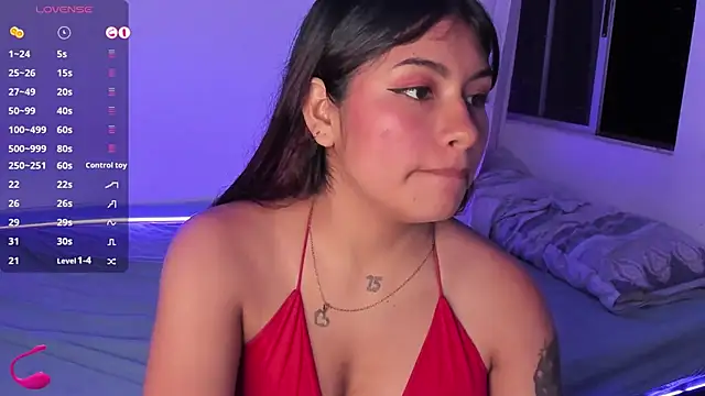 Snapshot of ChantalPetit chatting on December 18, 1:26 am ChantalPetit online show from December 18, 1:26 am