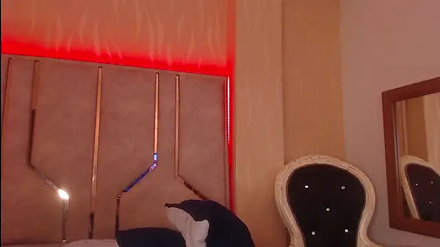 Snapshot of ChantalPetit chatting on October 1, 7:42 pm ChantalPetit online show from October 1, 7:42 pm