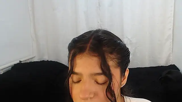 Snapshot of Liz_Galactic chatting on December 15, 10:04 pm Liz Galactic online show from December 15, 10:04 pm