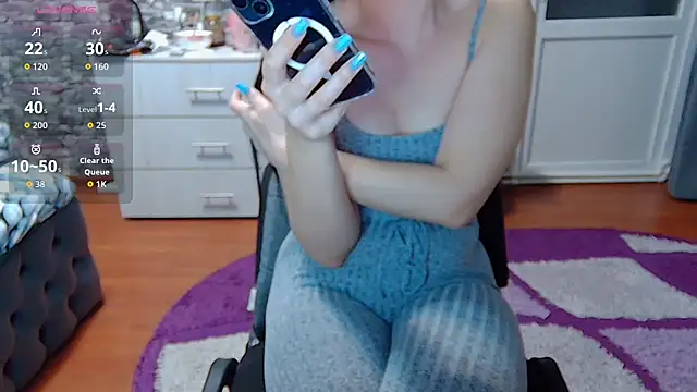 Snapshot of _Mari____ chatting on February 24, 9:40 am Mari online show from February 24, 9:40 am