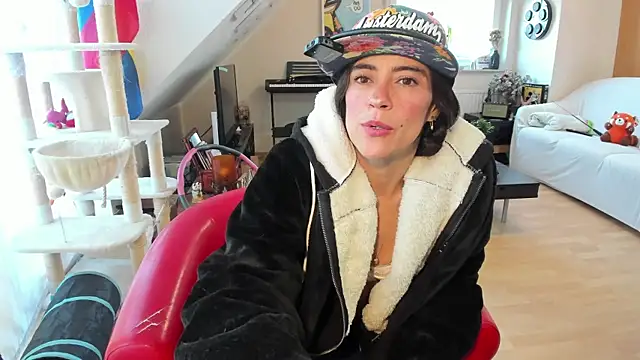 Snapshot of tinny_williams chatting on September 10, 6:24 am tinny williams online show from September 10, 6:24 am