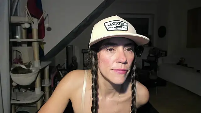 Snapshot of tinny_williams chatting on September 12, 4:12 am tinny williams online show from September 12, 4:12 am