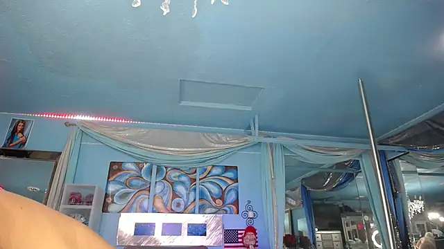 ADRIANNA FOX online show from September 14, 8:24 am