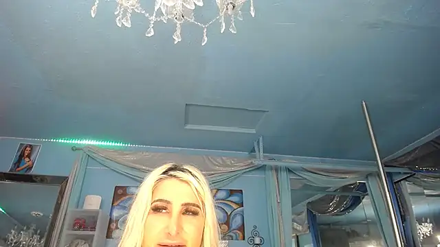 ADRIANNA FOX online show from April 1, 4:46 am